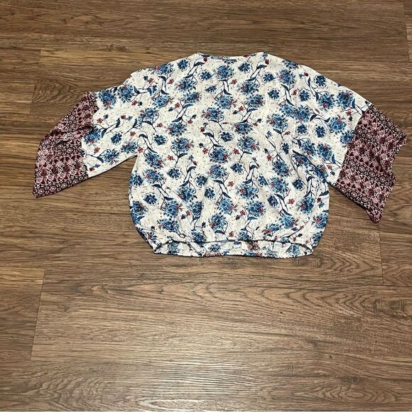 OLM 1/2 Sleeve Boho Hippie Floral Patch Blouse White Blue Wine Size Small - Picture 8 of 8